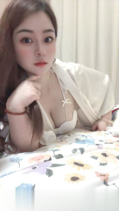 大奶婉婷美少妇