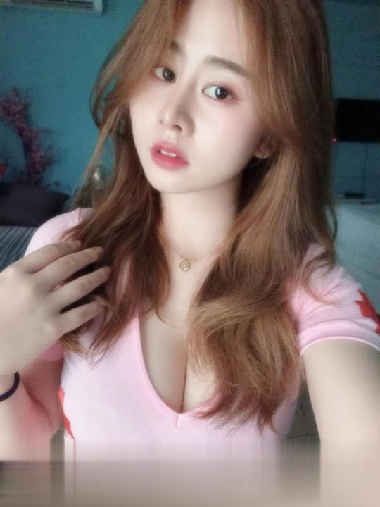 清纯颜值大奶月月