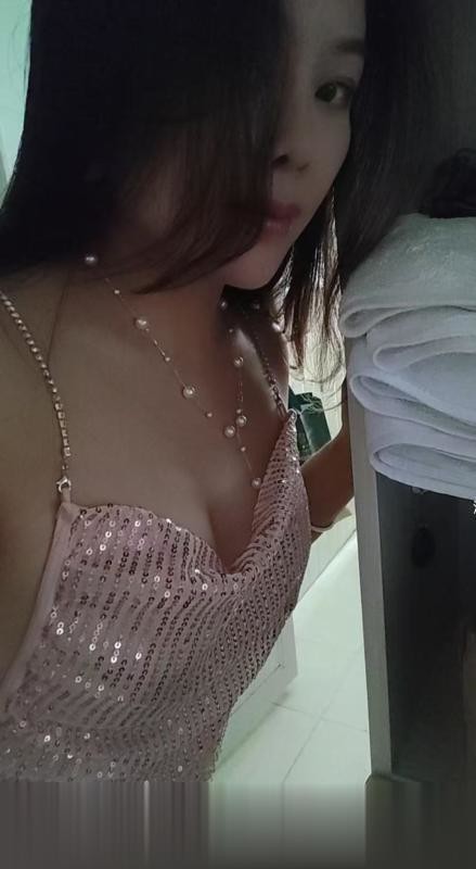 小巧风韵的少妇