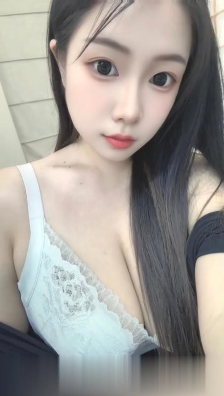 性感大胸小骚货