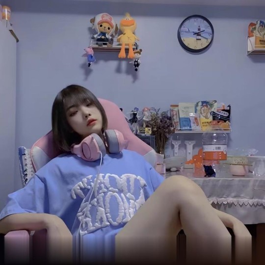 雨花萝莉小美女