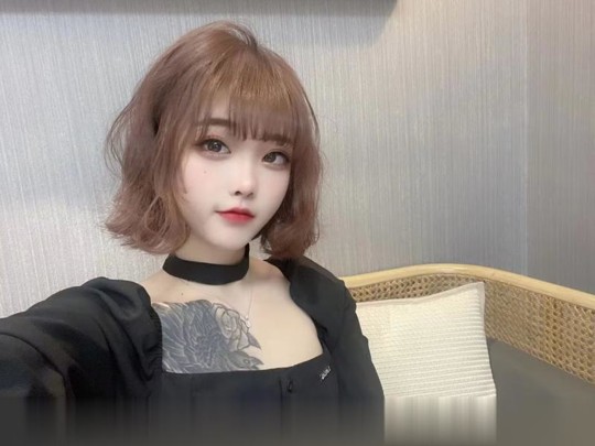 雨花萝莉小美女