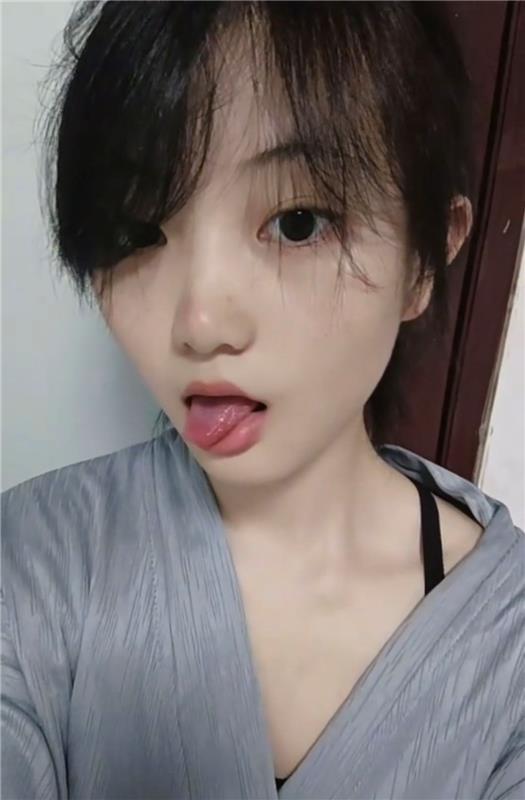 长相还行的兼职小妹