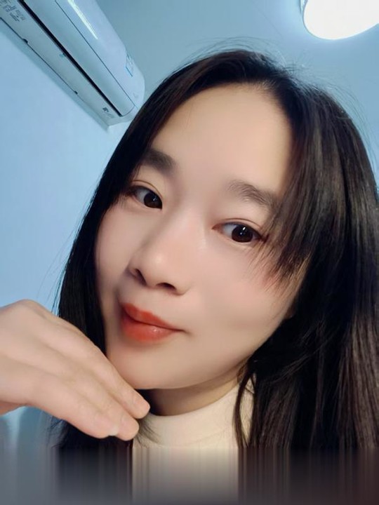 大胸肥臀小姐姐