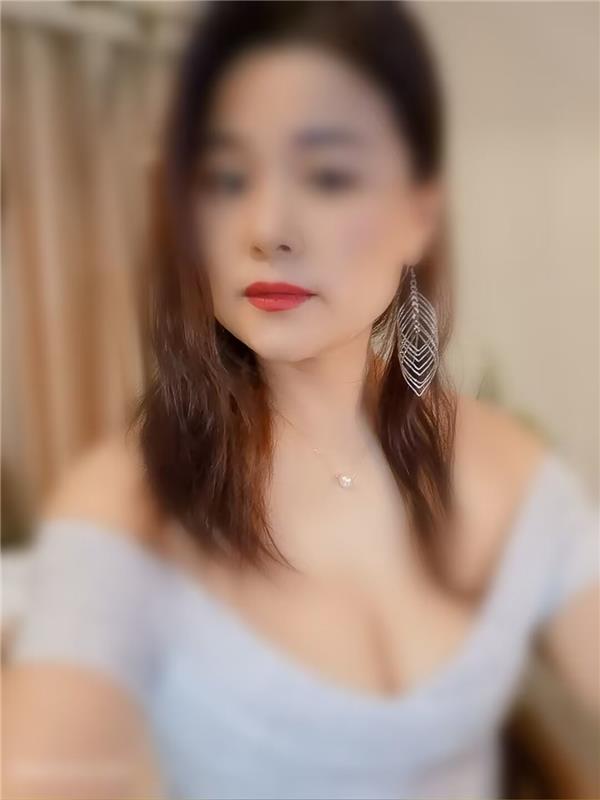 骚货熟女老板娘