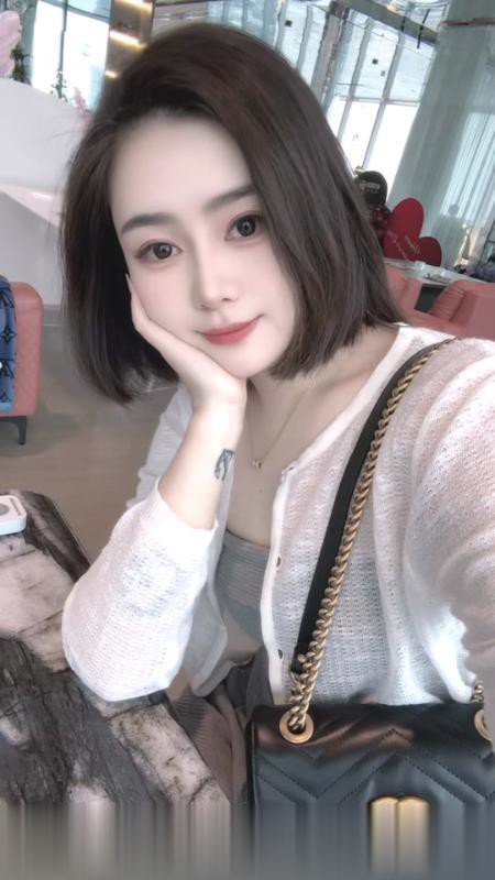 包河短发小姐姐