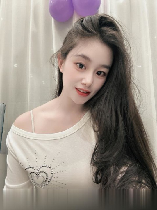 园区可爱漂亮女孩