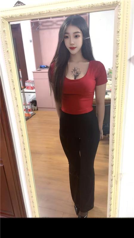 分享一个模特身材的年轻妹子，巨骚