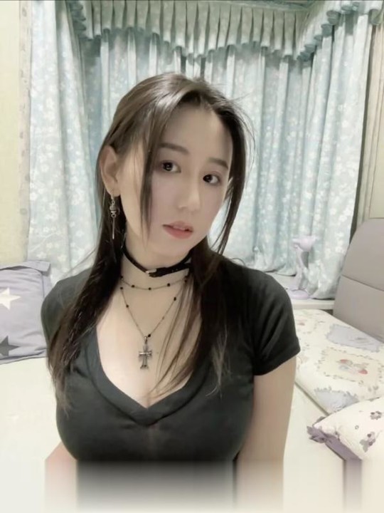 天河大胸妹身材好