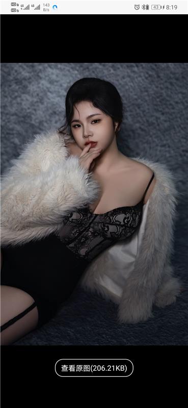 一位胸很大的坦克一位