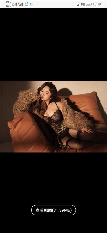 一位胸很大的坦克一位