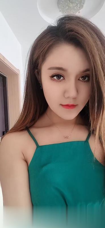 前凸后翘混血妹妹