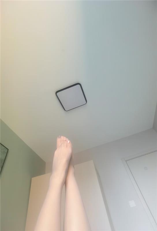 很主动的舞蹈身材丝袜女