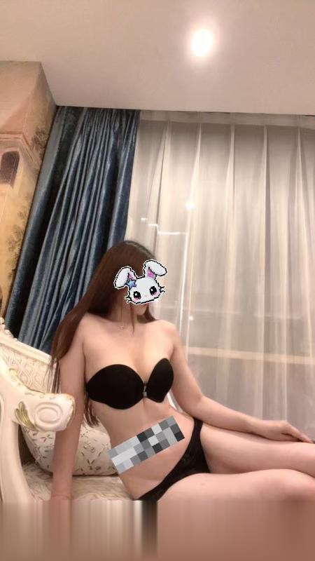 高挑性感小妖精