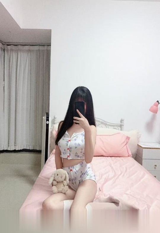 光谷大长腿芳芳