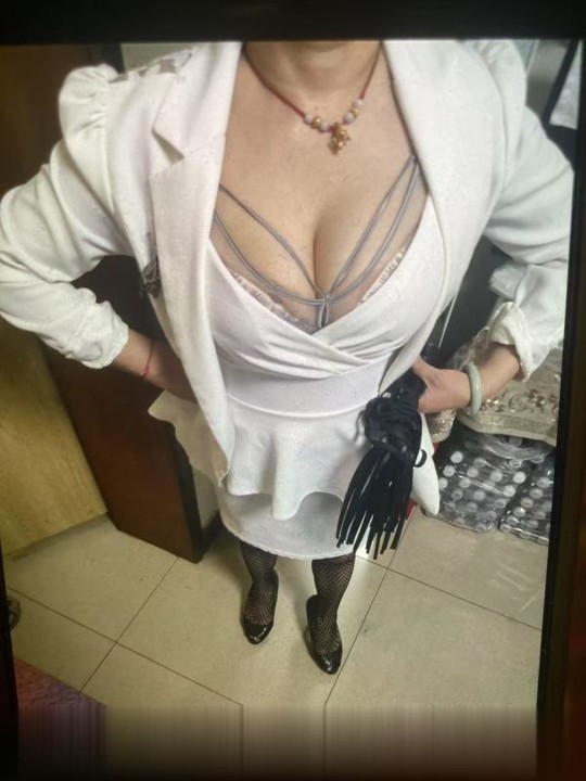 SM大胸泻火骚妇