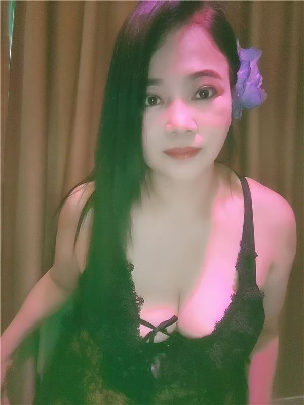 大奶风骚姐姐服务好