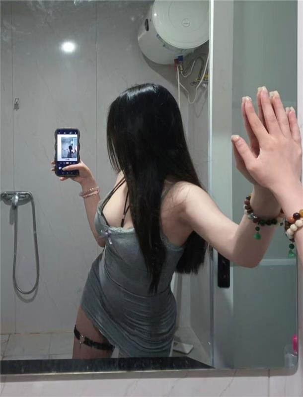 巨乳少妇过年不休息