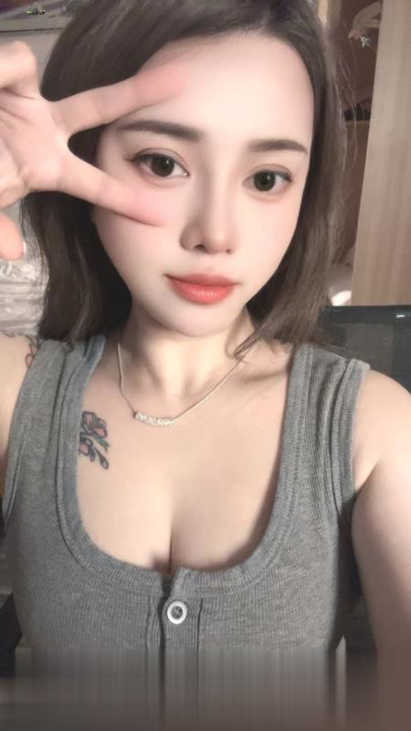 皮肤白奶子大颜值妹妹