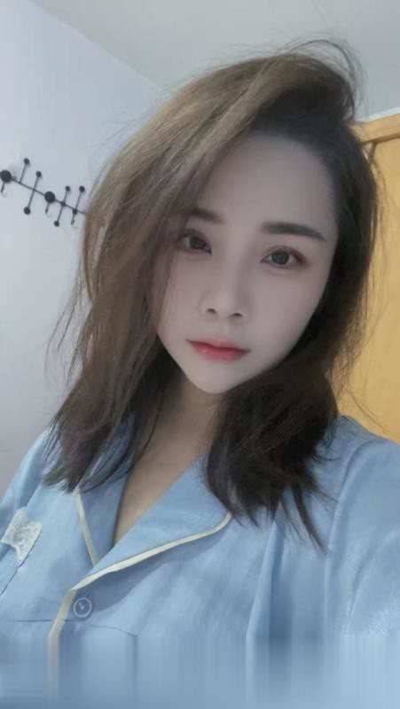 过年不打烊制服少妇