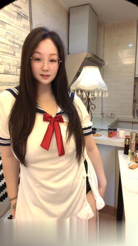 武进巨乳眼镜少妇