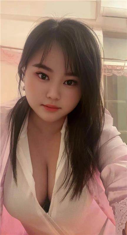 奶子比头还大的少妇