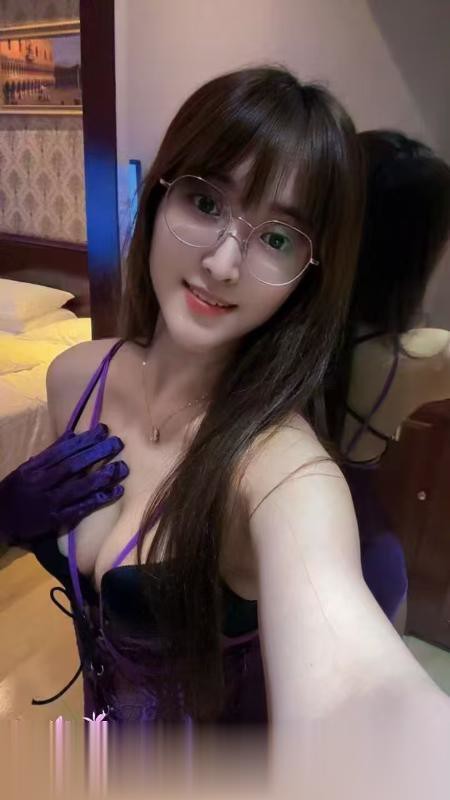 热辣白虎大长腿美眉