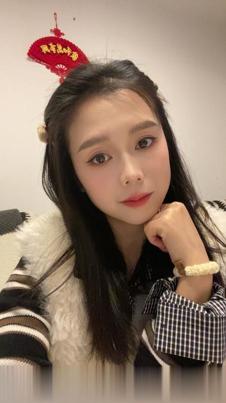 肤白清纯邻家颜值妹子