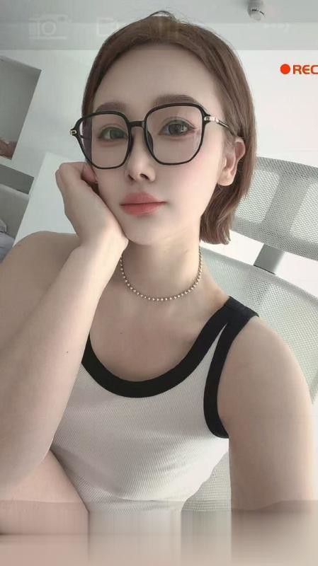 长宁性感可爱短发妹子