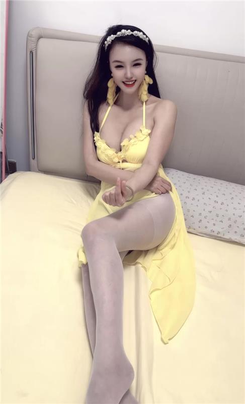 安华里酥胸翘臀少妇