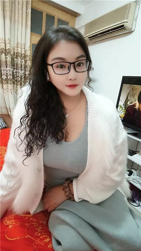秦淮区爆乳眼镜舌吻骚货
