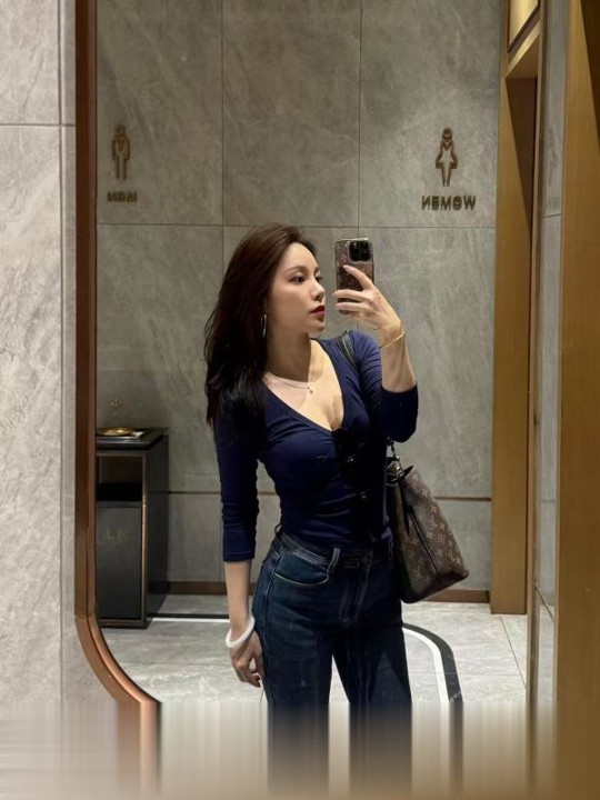 kb美乳翘臀御姐