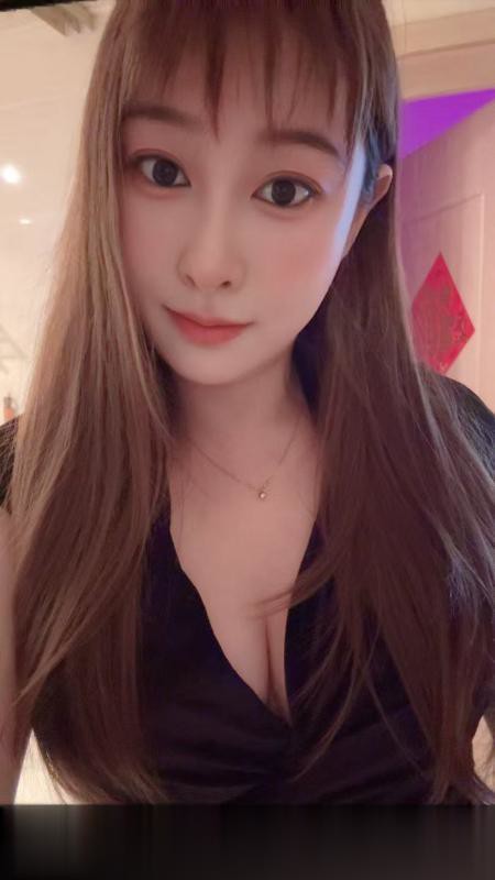 大胸小姐姐.