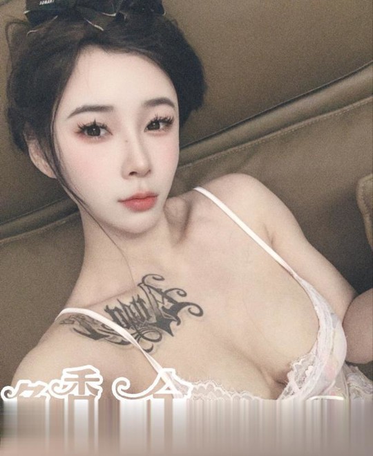 麦地舌吻超靓御姐