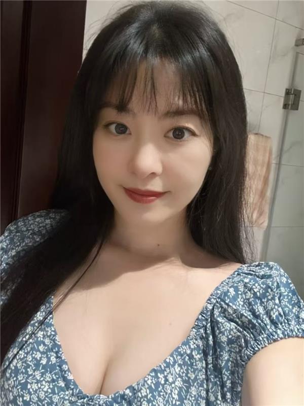 西乡塘超美大奶骚妇