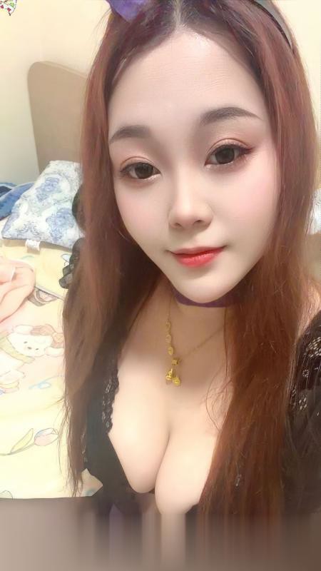 南山丰满巨乳暖暖