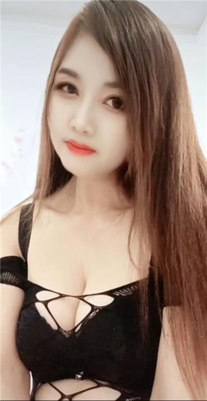 丰满大胸骚妇