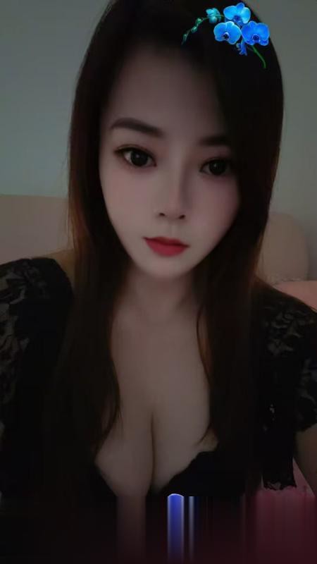 大奶子美腿少妇