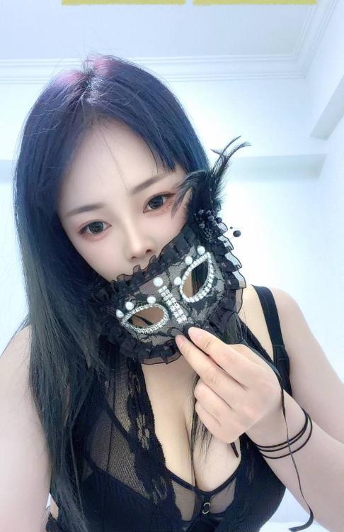 肤白大奶吉吉