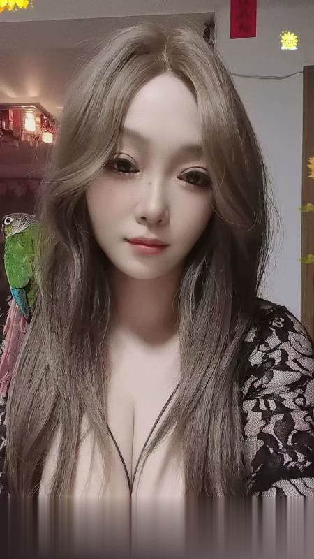 D奶热情喷水少妇