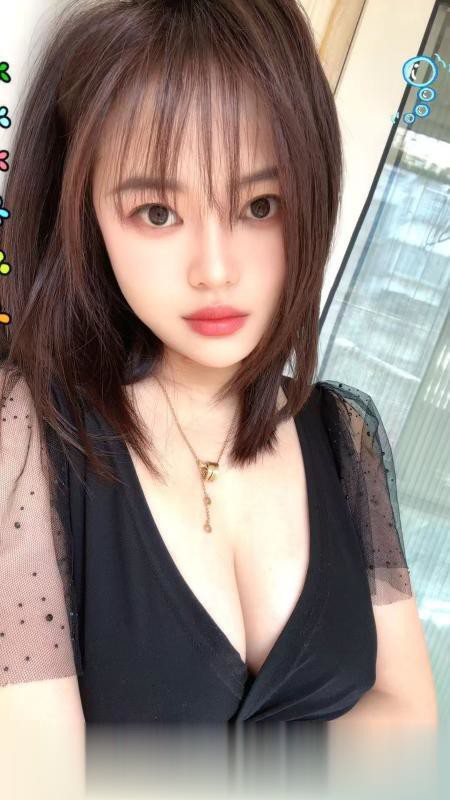 河西两骚妇双飞可舌吻