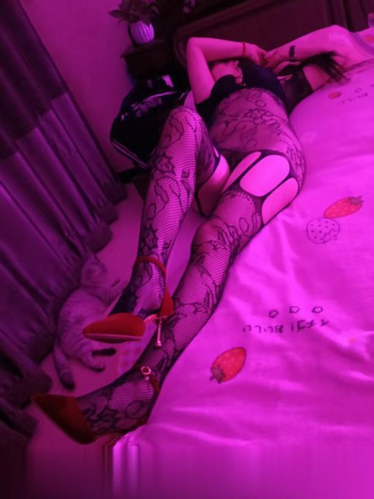 诱人身材骚妇