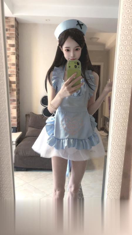 白嫩小巧骚妹