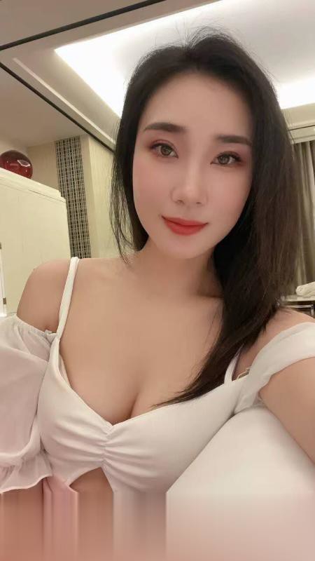 丰满迷人美少妇