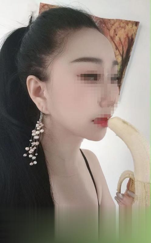 倒立一字马骚娘们
